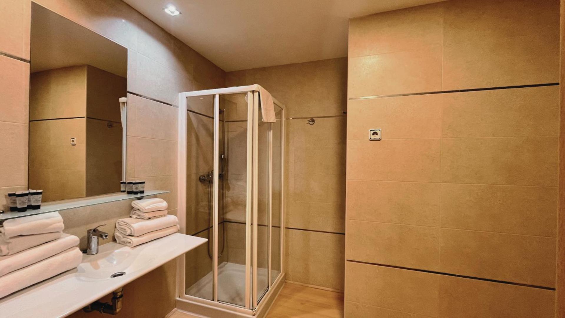 Hotel-Apartamentos Tartesos Лас Розас де Мадрид Экстерьер фото